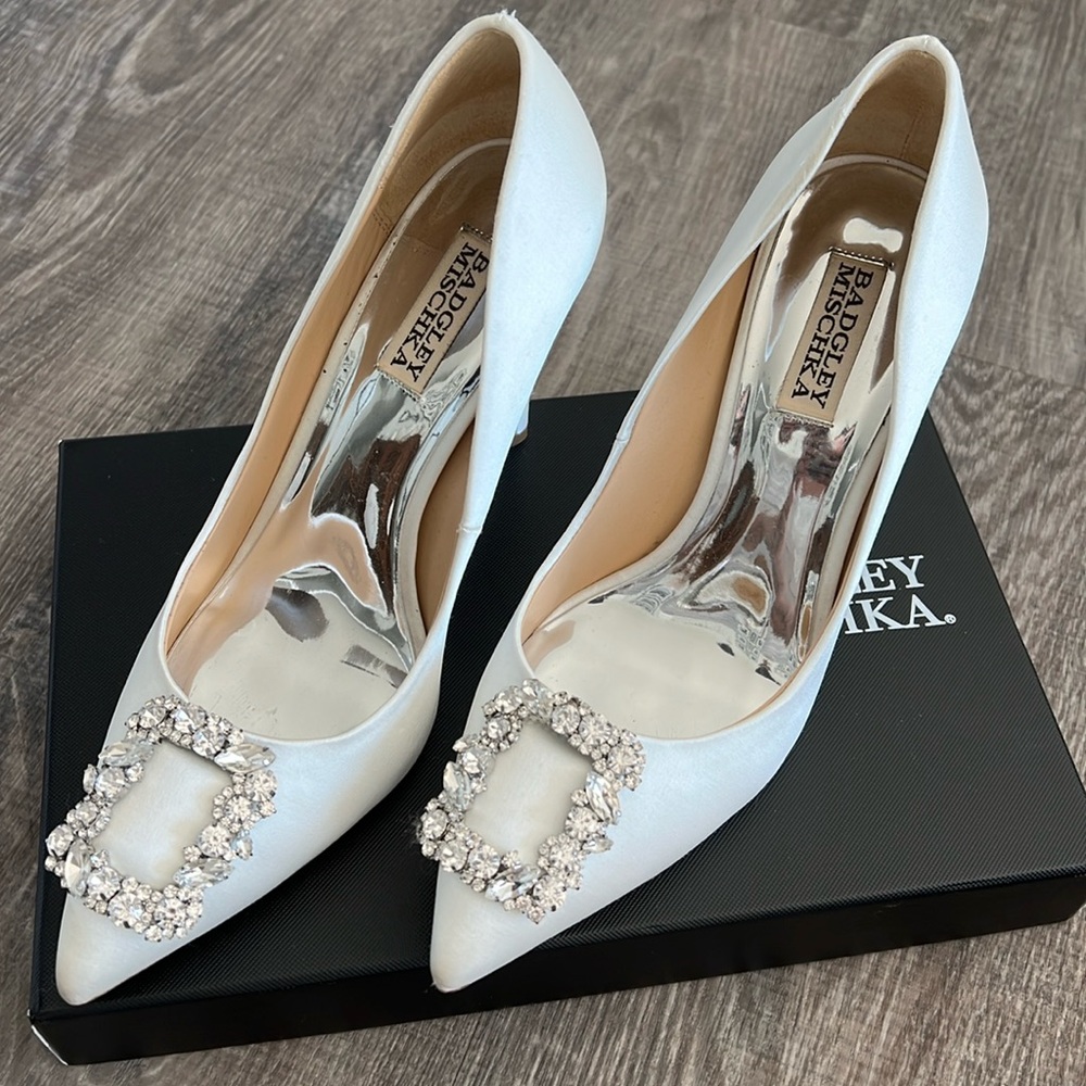 Badgley Mischka
Women's Cher Crystal Buckle Pumps